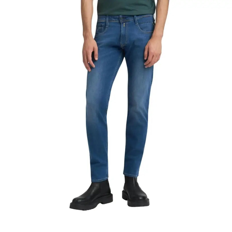 Replay Herrenjeans, blauer Slim-Fit-Denim mit dezenter Waschung und Reißverschluss mit Knopf – perfekt für Frühling und Sommer.