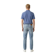Replay Herrenjeans, hellblau, reguläre schmale Passform, Baumwollstretch, klassisches Fünf-Taschen-Design mit braunem Leder-Markenpatch.