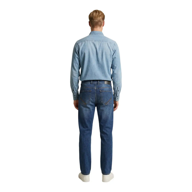 Replay men shirt paired with blue denim jeans featuring a classic straight-leg cut and subtle fading details