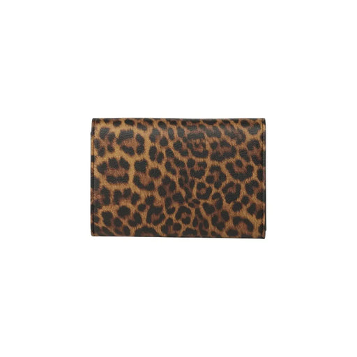 Die Replay Damen-Geldbörse in Leopardenbraun mit Schulterriemen (18 cm breit) besticht durch ihr kompaktes, rechteckiges Design mit auffälligem Leopardenmuster.
