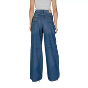 Blue denim wide-leg replay women’s trousers with classic back pocket design and brown leather brand patch at waistband back view