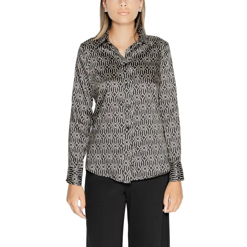 Rinascimento black and white geometric silk blouse with collar