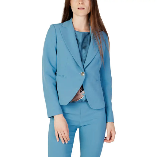 A tailored turquoise blazer by Rinascimento with a single gold button and notched lapel collar
