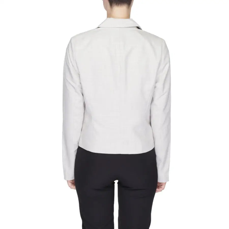 Vero Moda Women Blazer - White Linen Blazer Image 2 - Urban Fashion