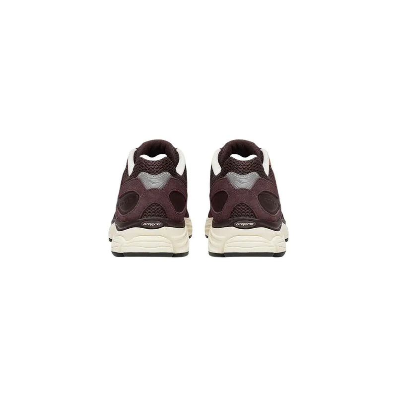Saucony Herren-Sneaker Progrid Omni 9, braun, aus Synthetik, mit dunkelburgunderrotem und weißem Mesh-Wildleder-Obermaterial und klobiger Sohle