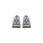 Silber und Grau Saucony Herren-Sneaker mit Mesh-Obermaterial, Gummisohle und sichtbarem Markenlogo an der Ferse