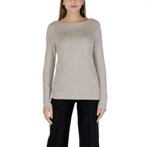 Light grey long-sleeve boat-neck knit sweater with lettuce-edge cuffs for women