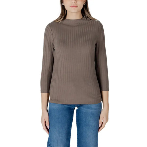 Women’s brown ribbed knit long-sleeve top with shoulder buttons from Street One