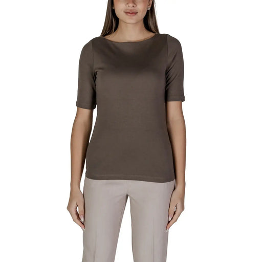 Woman wearing dark brown short-sleeve boat neck slip-on T shirt from Street One