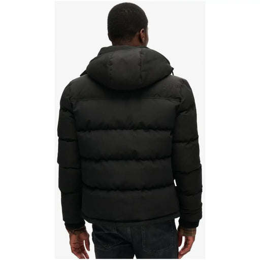 Superdry Schwarze, lange Herren-Winterjacke mit Kapuze und Steppeinsätzen, geeignet für kaltes Wetter