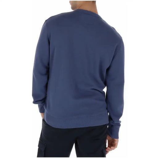 Navy blue crewneck sweater made of soft cotton from Superdry men sweatshirts collection for casual wear