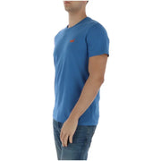 Superdry Herren-T-Shirt, hellblau, kurzärmelig, aus Baumwolle mit kleinem orangefarbenem Logo auf der linken Brust.