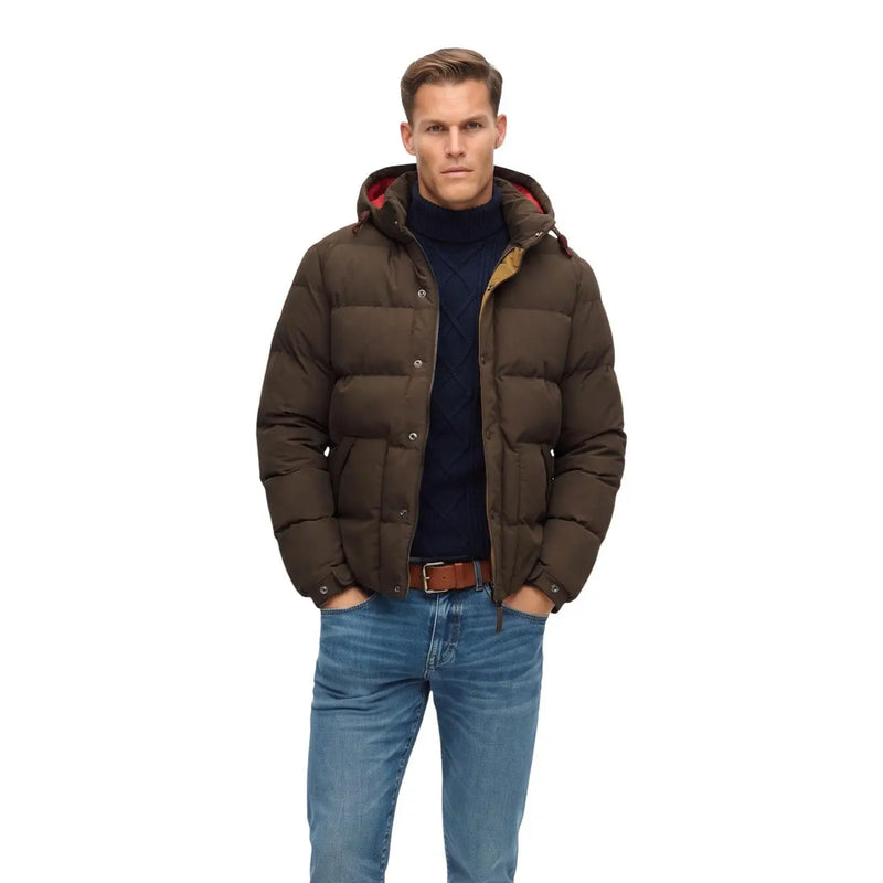 Superdry Doudoune Outdoor Everest pour homme, marron avec doublure de capuche rouge et beige et fermeture à boutons, vue de face