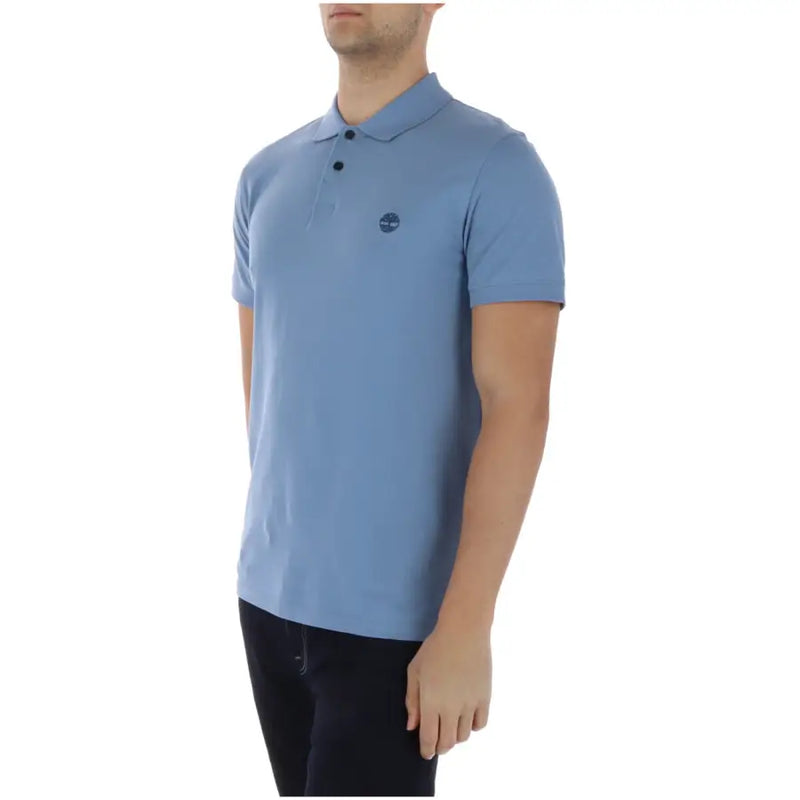Timberland Herren-Polohemd, hellblau, kurzärmelig, aus Baumwoll-Elastan, mit schwarzen Knöpfen und kleinem, gesticktem Logo auf der Brust.