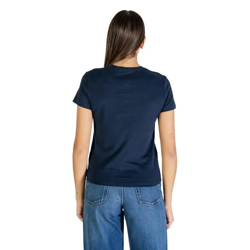 Navy blue short-sleeved Tommy Hilfiger women’s t-shirt in organic cotton with a simple crew neck design