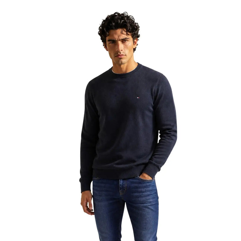 Tommy Hilfiger Kaschmirpullover für Herren in Marineblau mit kleinem, gesticktem Logo auf der linken Brust, Vorderansicht