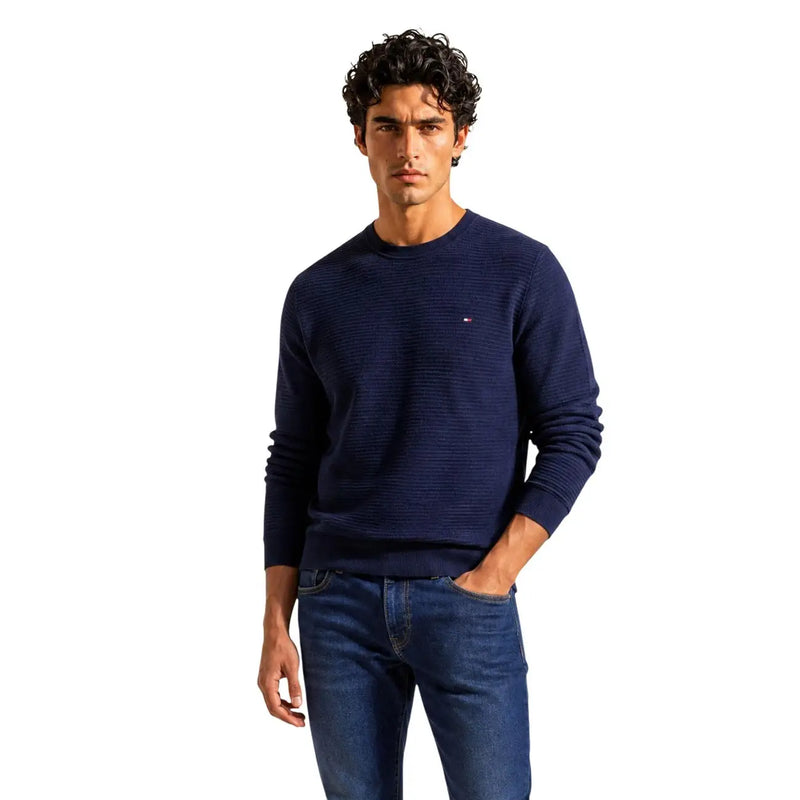 Tommy Hilfiger Pull en cachemire bleu marine pour homme, en maille texturée avec petit logo brodé, vue de face