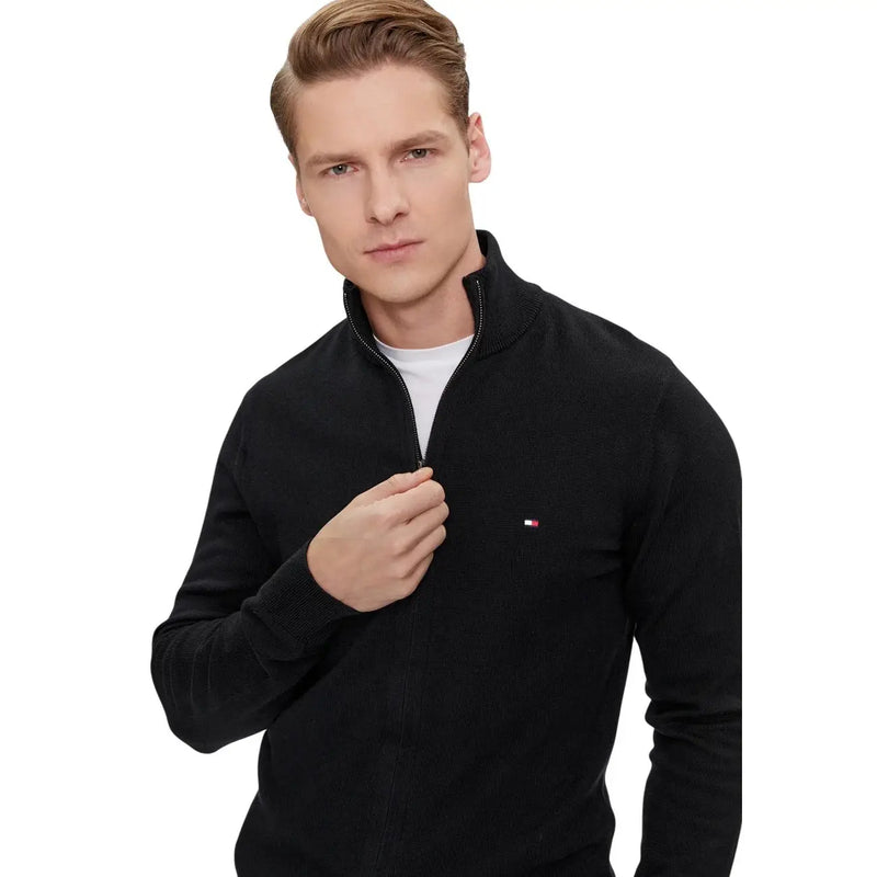 Tommy Hilfiger Schwarzer Kaschmirpullover für Herren mit halbem Reißverschluss und gerippten Bündchen und Kragen, Vorderansicht