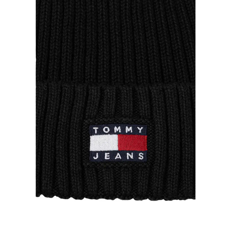 Tommy Hilfiger cotton cap for men in black ribbed knit with tommy jeans logo patch front view