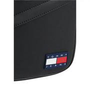 Tommy Hilfiger Schwarze Umhängetasche Daily für Damen mit glänzender Oberfläche und Ziernähten, Vorderansicht