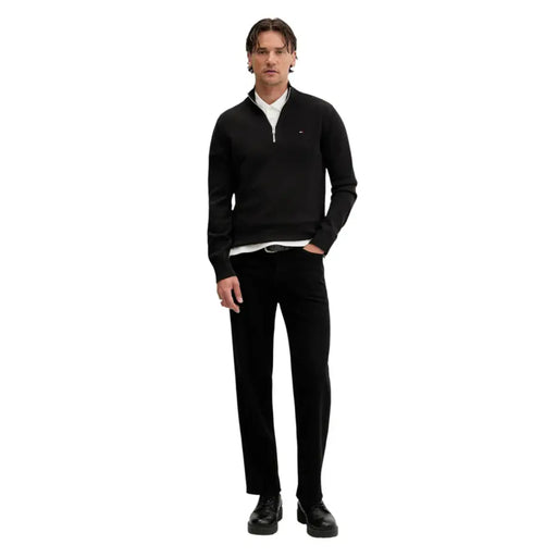 Pull Tommy Hilfiger noir à col zippé avec logo discret sur la poitrine, 100 % coton, pour homme