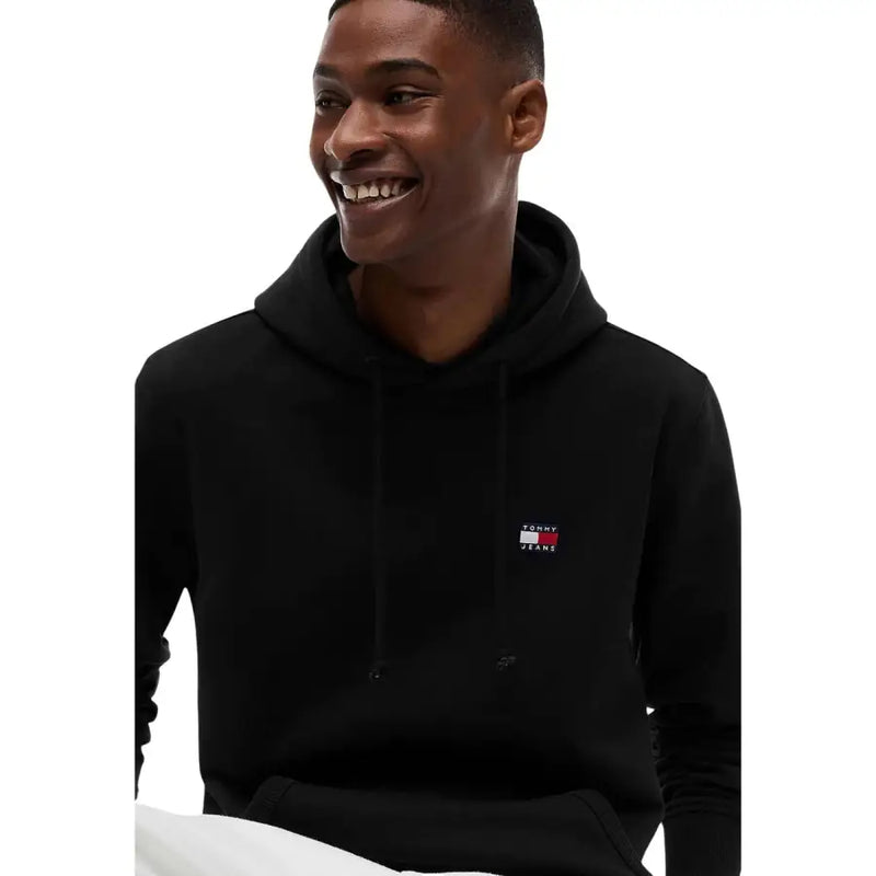 Tommy Hilfiger Jeans Schwarzer Herren-Hoodie aus Bio-Baumwolle mit kleinem, gesticktem Logo auf der Brust