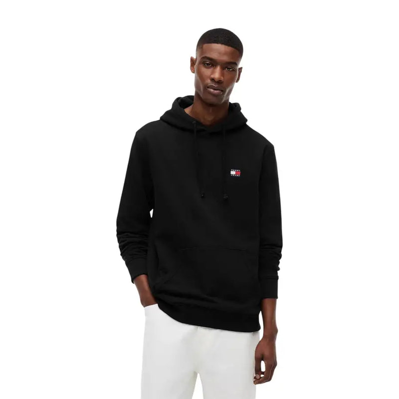 Tommy Hilfiger Jeans Schwarzer Herren-Hoodie aus Bio-Baumwolle mit kleinem, gesticktem Logo auf der Brust