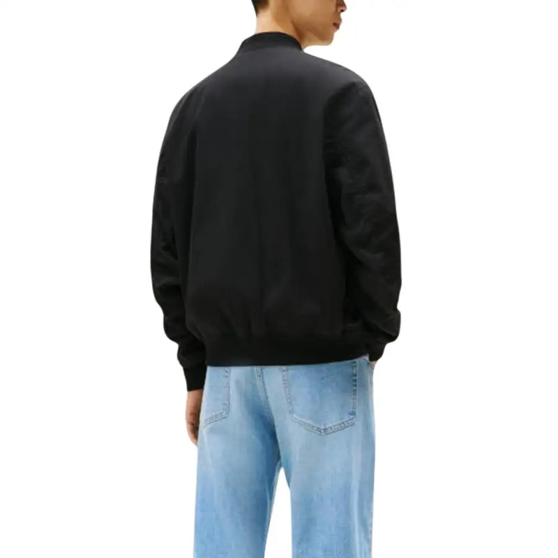Tommy Hilfiger Jeans Schwarze Herren-Bomberjacke aus Bio-Baumwolle mit gerippten Bündchen und Saum sowie Reißverschluss