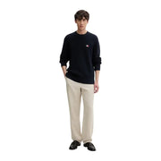 Marineblauer Rippstrickpullover mit kleinem Logo auf der linken Brust, hergestellt aus Bio-Baumwolle von Tommy Hilfiger Jeans Herrenstrickwaren