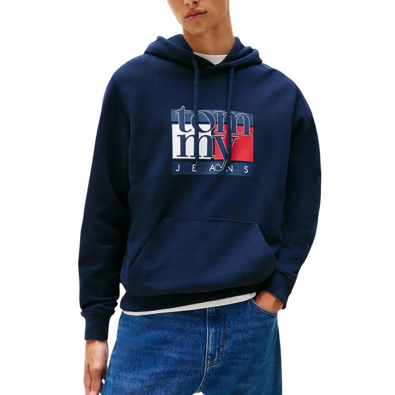 Men’s navy blue Tommy Jeans hoodie with front pouch pocket, made from organic cotton