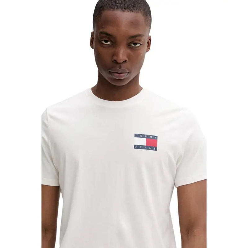 Weißes Tommy Hilfiger Herren-Slim-T-Shirt aus beiger Baumwolle mit klassischem Logo-Patch auf der linken Brust