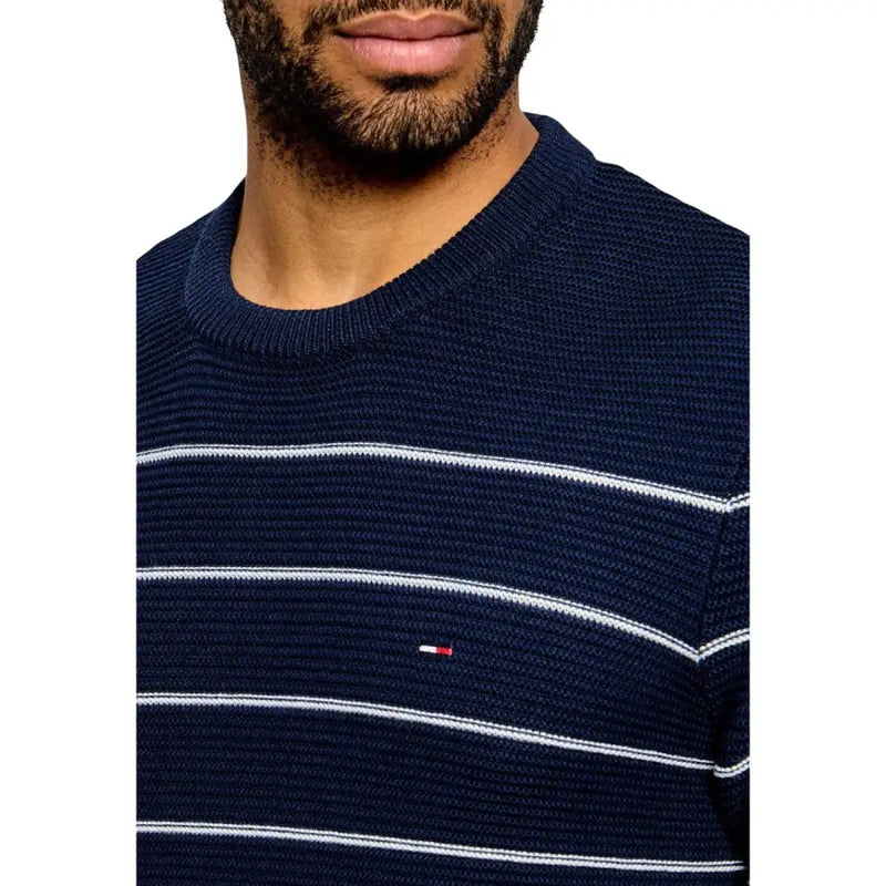 Tommy Hilfiger Jeans Herren-Strickpullover mit blauen und weißen Streifen aus Bio-Baumwolle mit Logo auf der Brust
