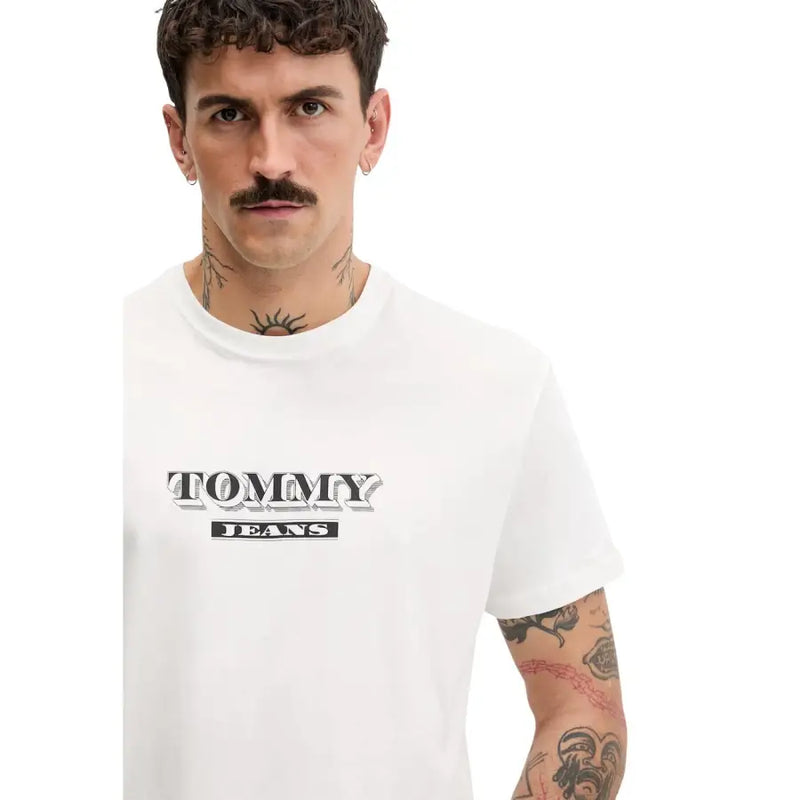 Tommy Hilfiger Beigefarbenes Herren-T-Shirt aus Baumwolle mit weißem Tommy-Jeans-Motiv und schwarz-weißem Logo-Print