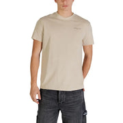 Beige Tommy Hilfiger Jeans hommes t-shirt avec un logo discret sur la poitrine gauche en coton confortable