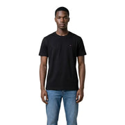 Noir Tommy Hilfiger Jeans T-shirt homme à manches courtes et col rond t-shirt avec un petit logo sur la poitrine gauche pour une tenue décontractée