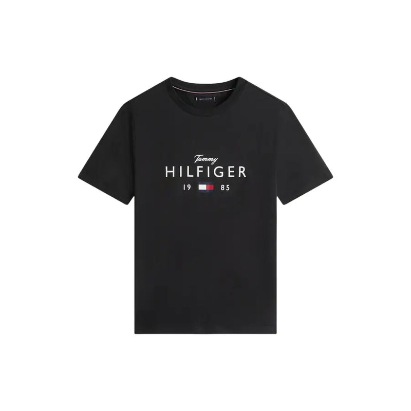 Schwarzes Tommy Hilfiger Herren-T-Shirt aus Baumwolle mit weißem Tommy Hilfiger 1985 Logo und Flaggenemblem auf der Brust
