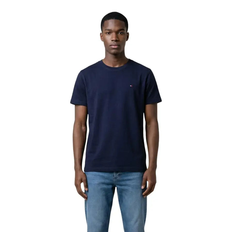 bleu marine Tommy Hilfiger Jeans hommes t-shirt avec un col rond et un petit logo sur la poitrine gauche pour un style décontracté