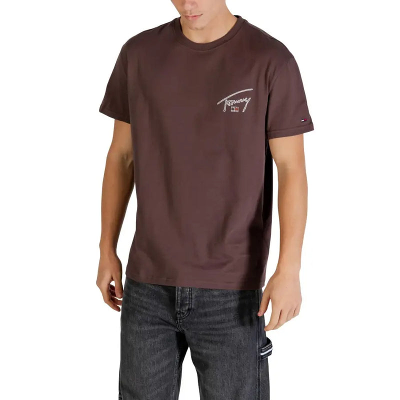 Jean marron Tommy Hilfiger pour homme à manches courtes t-shirt avec logo brodé blanc et étiquette drapeau sur la manche