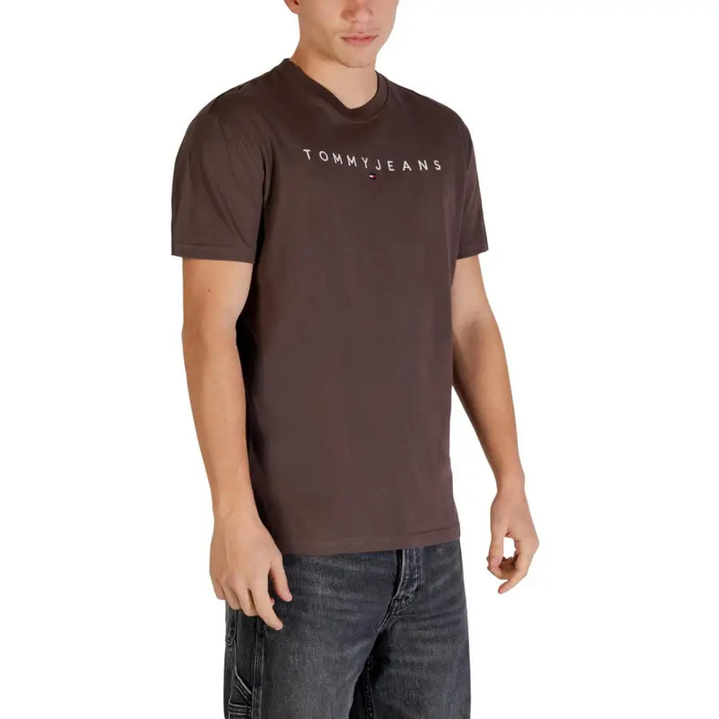 Brown Tommy Hilfiger Jeans men t-shirt with a white logo across the chest in cotton material for casual wear
