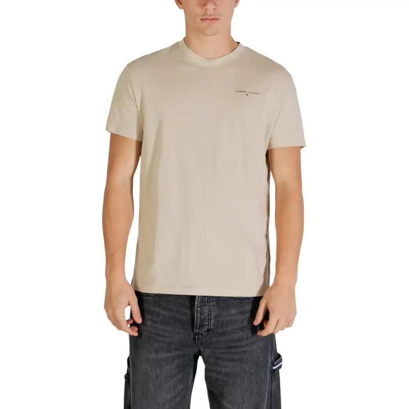 Beige Tommy Hilfiger Jeans hommes t-shirt à manches courtes et logo brodé discret sur la poitrine