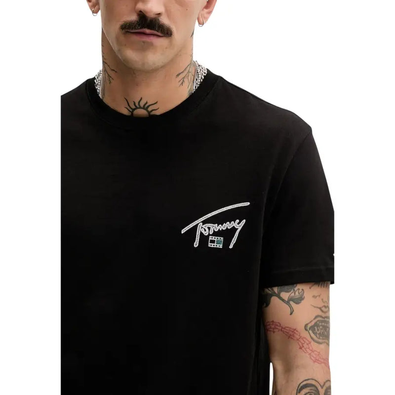Jeans noirs Tommy Hilfiger pour hommes t-shirt avec un logo brodé blanc sur la poitrine en coton