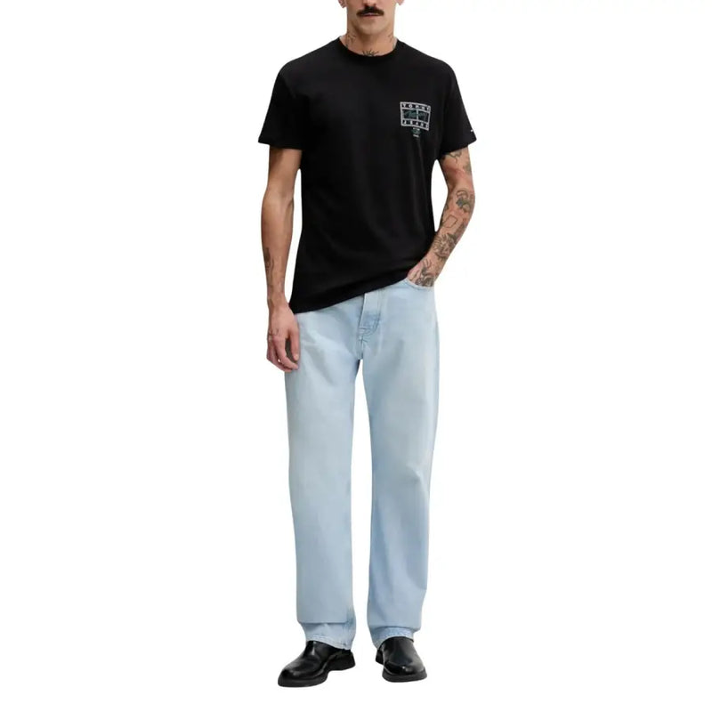 T-shirt en coton noir à manches courtes t-shirt avec un motif rectangulaire blanc sur la poitrine de Tommy Hilfiger Jeans collection homme