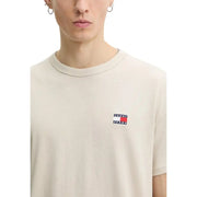 Beige Tommy Hilfiger Jeans Männer t-shirt mit kleinem, gesticktem Logo aus Baumwolle auf der linken Brust