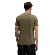 Olivgrüne Baumwolle t-shirt mit dezentem dreieckigem Logo am Halsausschnitt aus der Tommy Hilfiger Jeans Herrenkollektion