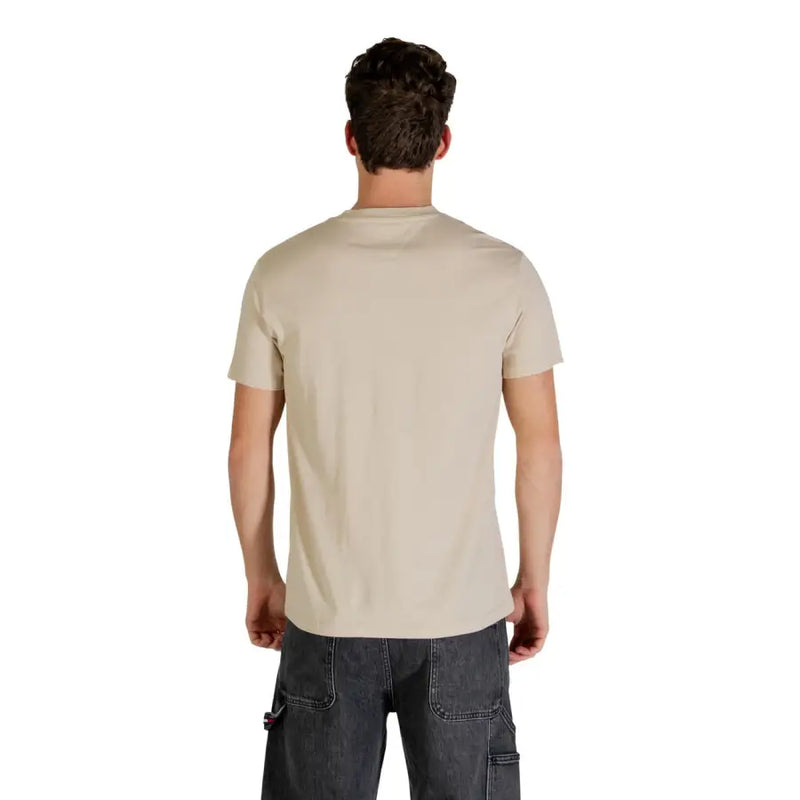 T-shirt beige à manches courtes et col rond en coton t-shirt pour hommes par Tommy Hilfiger Jeans parfait pour les tenues décontractées