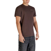Braunes Baumwoll-T-Shirt von Tommy Hilfiger mit Rundhalsausschnitt t-shirt für Herren mit einem kleinen weißen Logo auf der linken Brust
