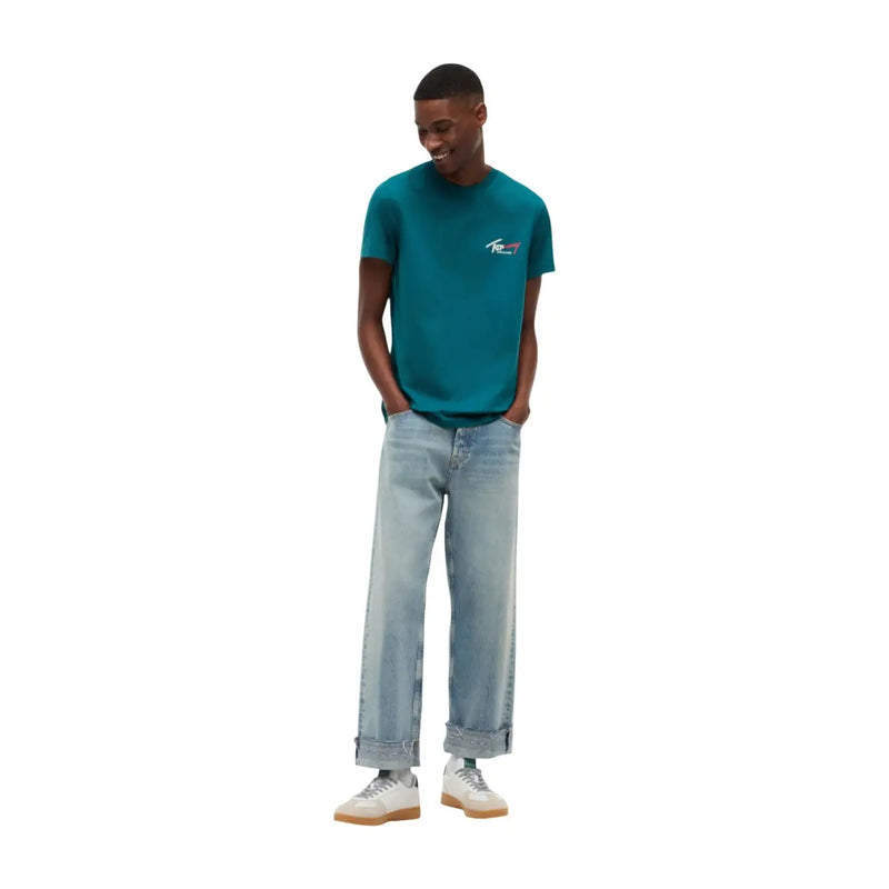 Türkisfarbenes, kurzärmeliges Baumwollhemd t-shirt mit kleinem, gesticktem Logo auf der linken Brustseite von Tommy Hilfiger Jeans Herrenkollektion