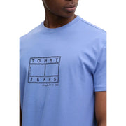 Light blue Tommy Hilfiger jeans men t shirt in organic cotton with black embroidered Tommy Jeans logo and signature design