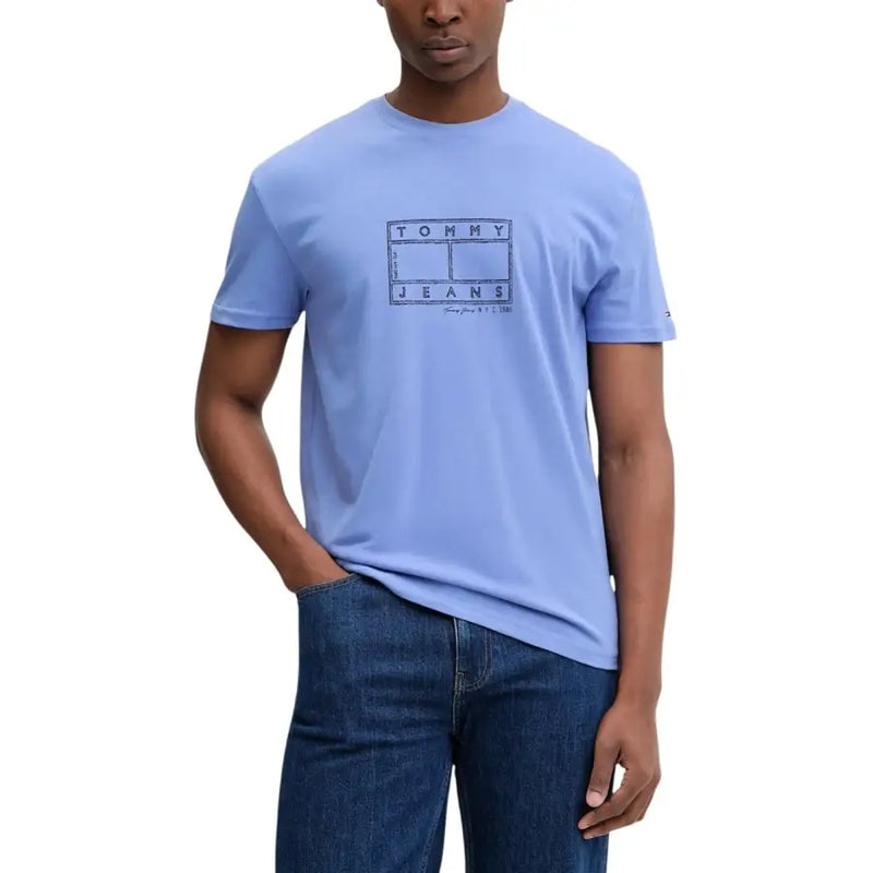 Light blue tommy hilfiger jeans men t shirt made of organic cotton with dark gray logo and tennis court design
