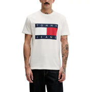 Jeans blancs Tommy Hilfiger pour hommes t-shirt avec un logo rouge, blanc et bleu marine audacieux sur la poitrine